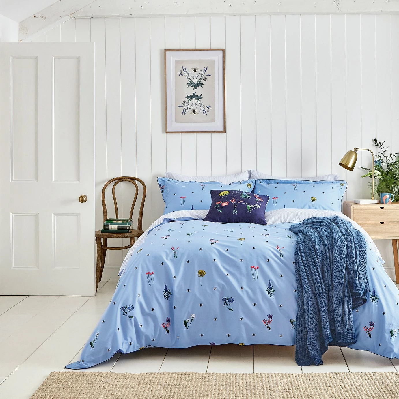 Joules Cotton Percale Pollinators Blue Bedding Set - Single 1 Joules Cotton Percale Pollinators Blue Bedding Set - Single