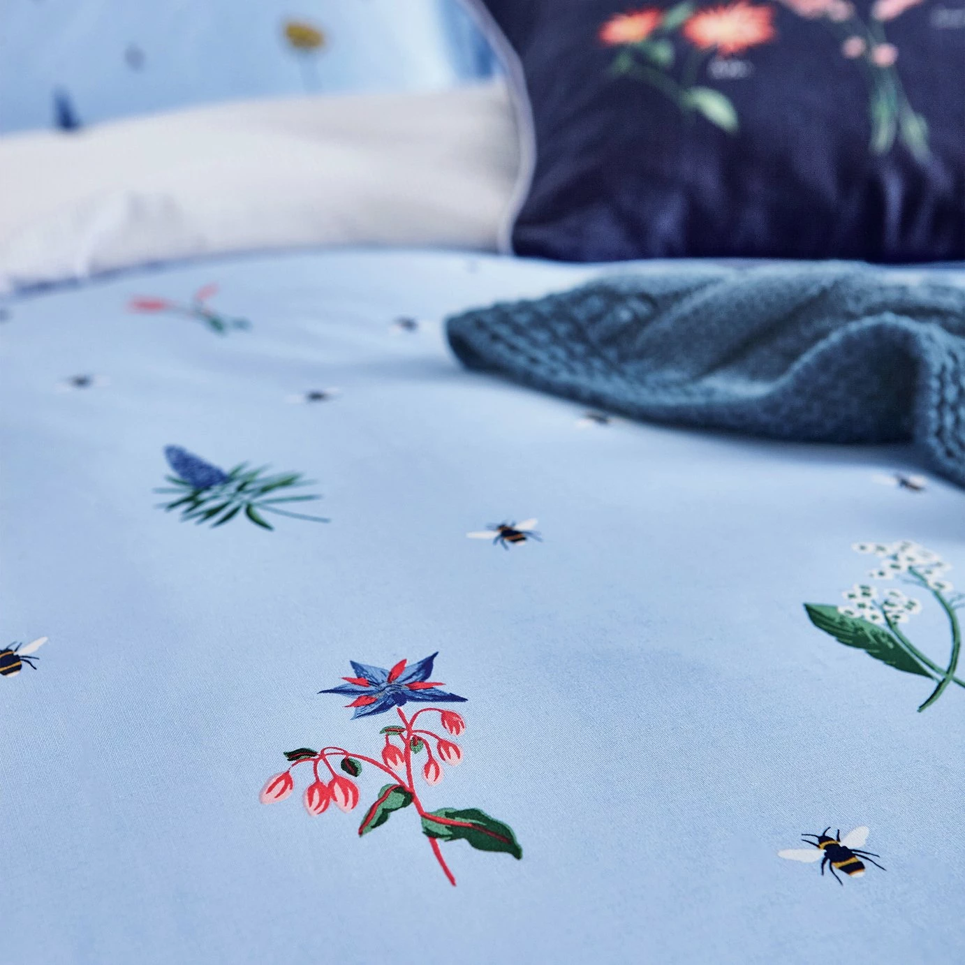Joules Cotton Percale Pollinators Blue Bedding Set - Single 2 Joules Cotton Percale Pollinators Blue Bedding Set - Single - Image 2